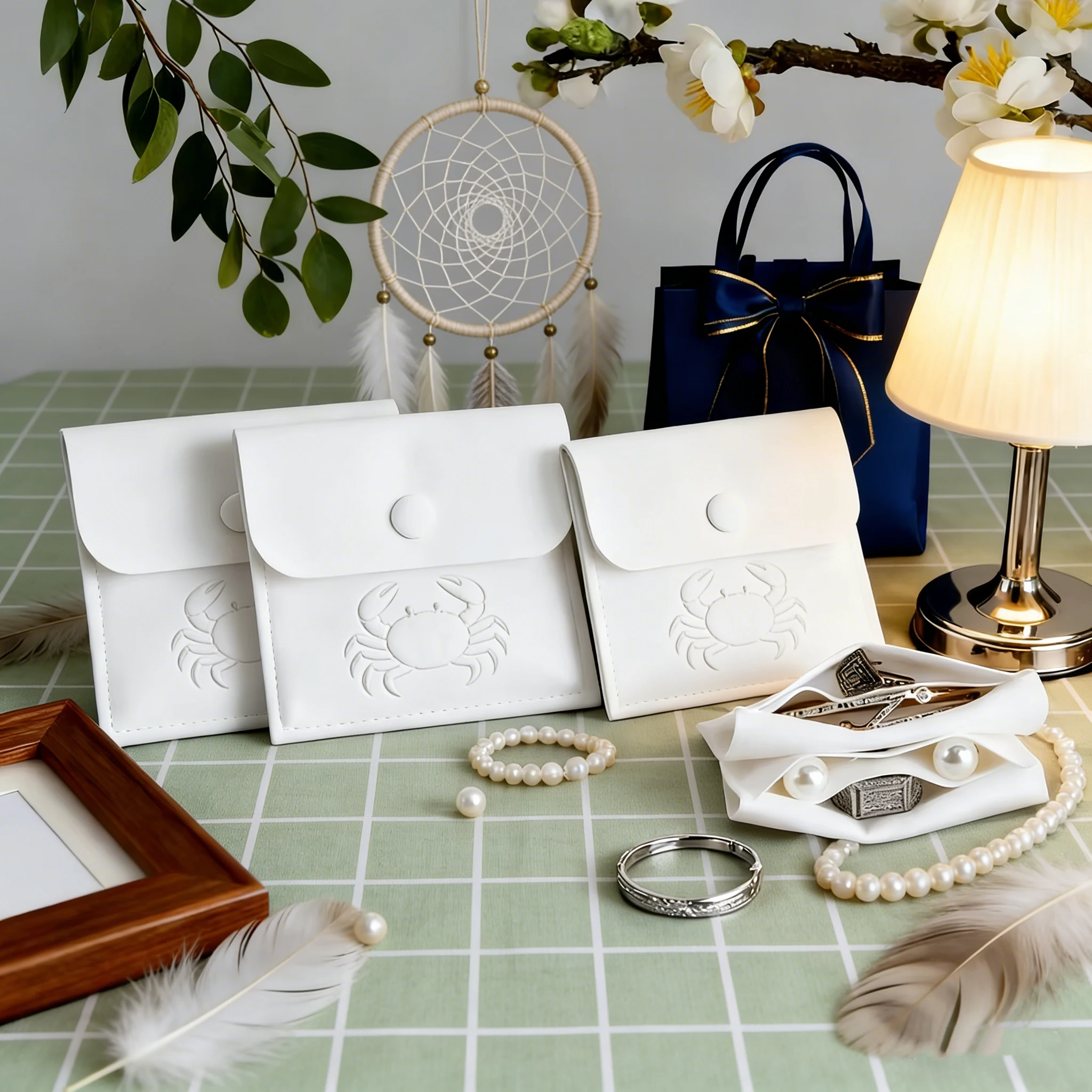 

Мешочки-конверты из микрофибры с логотипом на заказ, на кнопке, с разделителем, для свадебных подарков, упаковки ювелирных изделий: колец, брошей, ожерелий