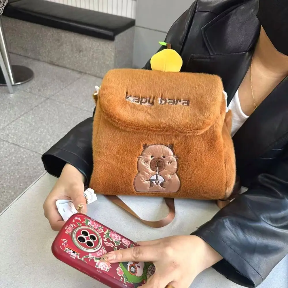 Mochila de felpa de capibara naranja, colección de hombros rellenos, mochila de doble uso, portátil, de gran capacidad