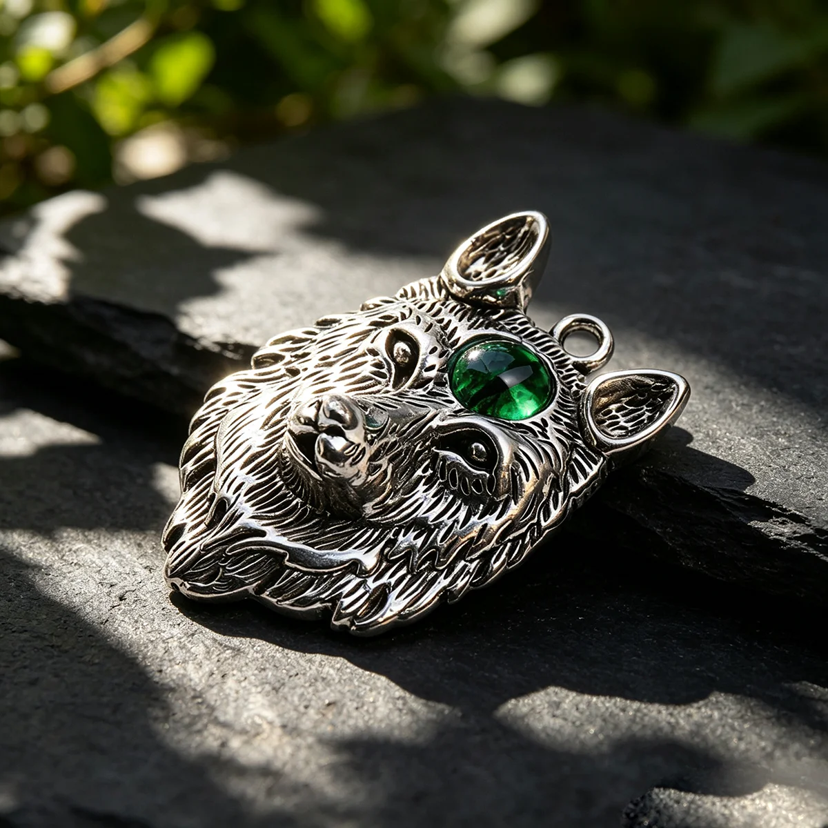 2-Piece Set of Emerald Green Animal Head Handmade Accessories, with Three-Dimensional Hair Texture and Cool Beast Head Design, Suitable for DIY Bracelets, Necklaces, and Earrings, and as Handmade Beaded Decoration Accessories