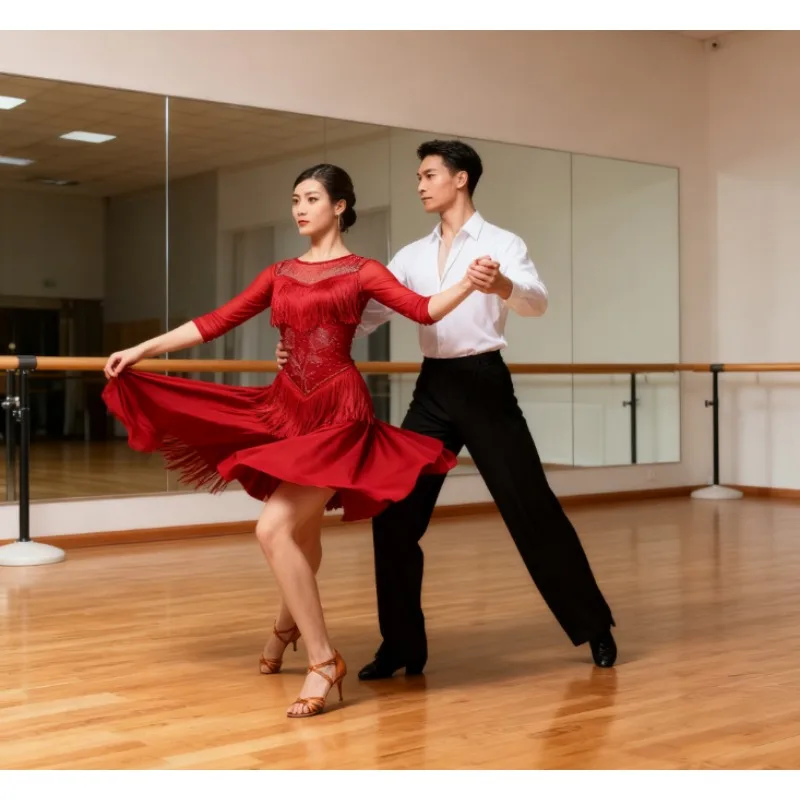 ชุดเต้นลาตินผ้าไหมนมสีชมพูประดับคริสตัลสำหรับการแสดงกลุ่ม