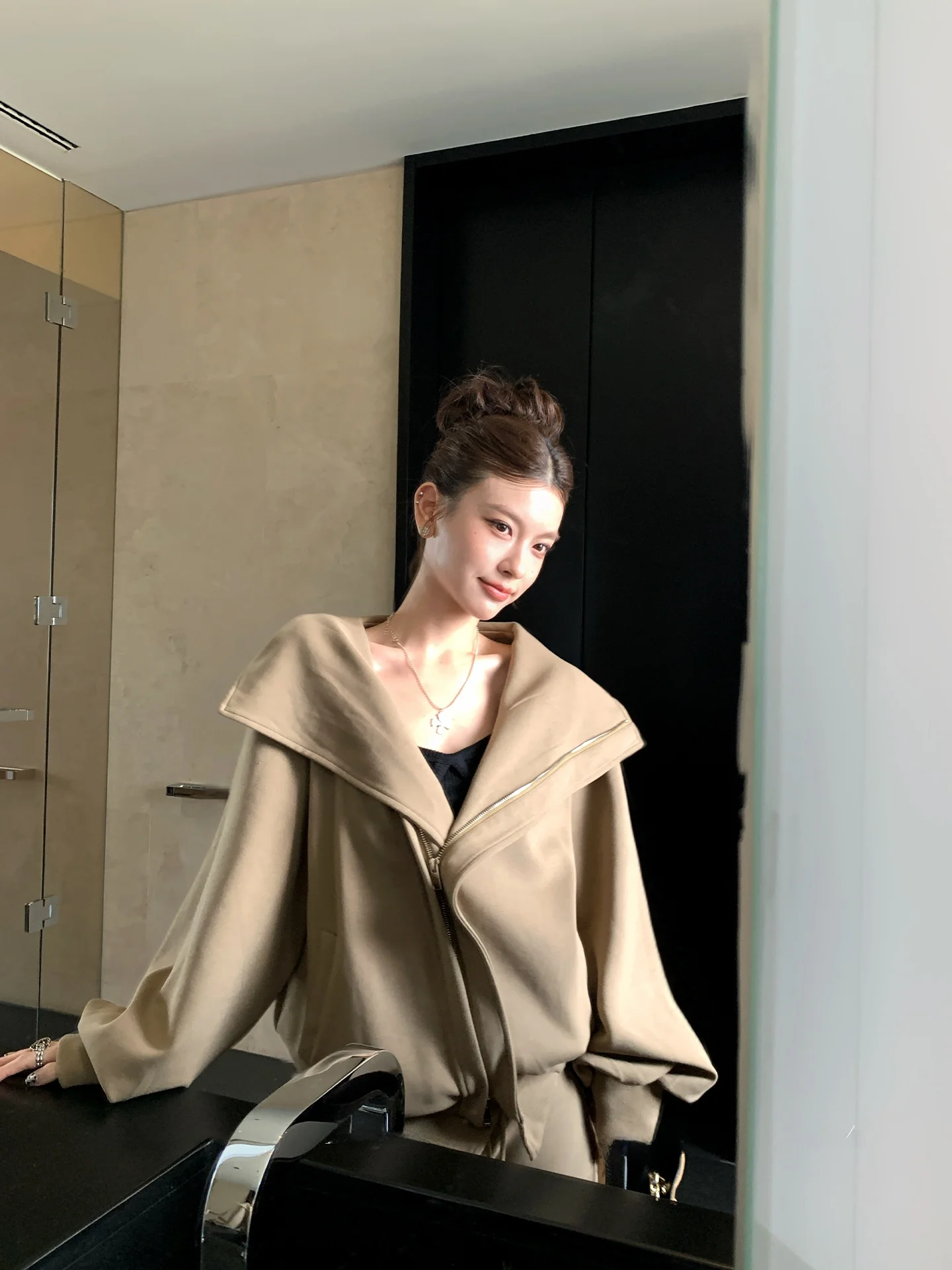 

LIONE White Women's Faion Korean Sle Loose Hoodie Cardigan orts Set Breathable Casual Wear Spring Autumn Season