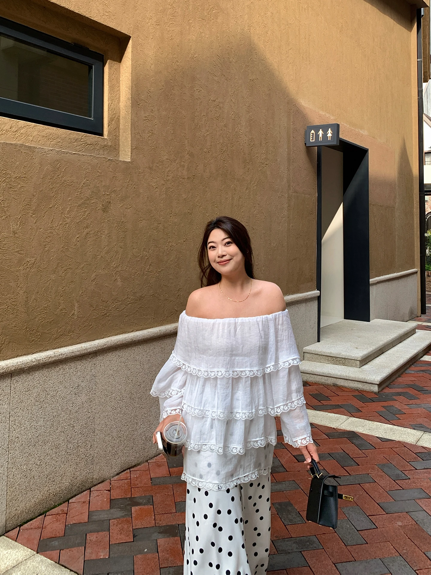 

Женская блузка больших размеров с эффектом похудения, открытыми плечами, многослойным дизайном, свободного кроя, с круглым вырезом, кружевными вставками и рукавом до локтя, в повседневном стиле