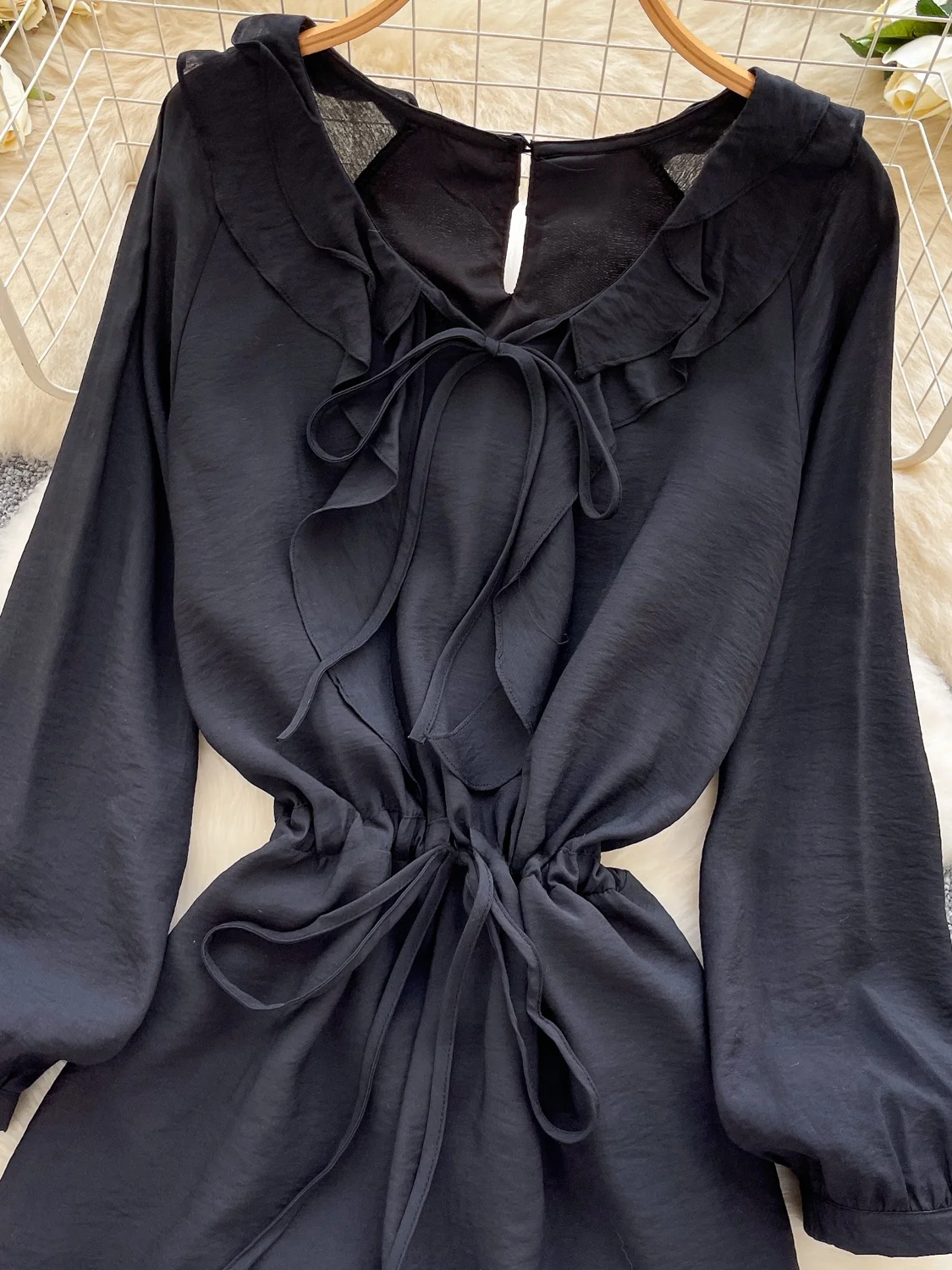 เอเล เอ-ไลน์ เดร์ ชุดเดรสผู้หญิงทรงเอ ผ้าลูกไม้ลายดอกไม้ แต่งเข็มขัด ช่วยพรางหุ่น เอวสูง แขนยาว เหมาะสำหรับใส่ไปทำงานหรือใส่เที่ยวช่วงฤดูร้อน