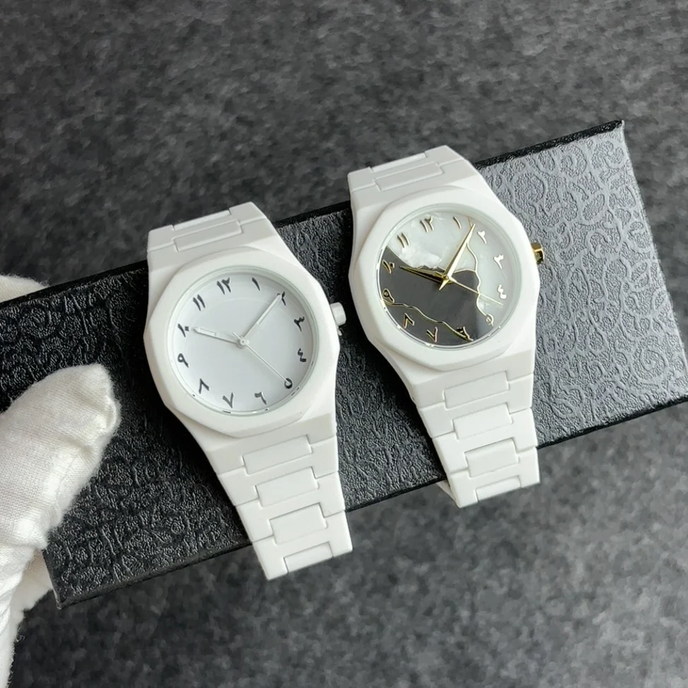 

Classic Middle Eastern Arabic Numeral Dial Blue Gold Quartz Watch for Men's Casual TPU Plastic Waterproof Watch China