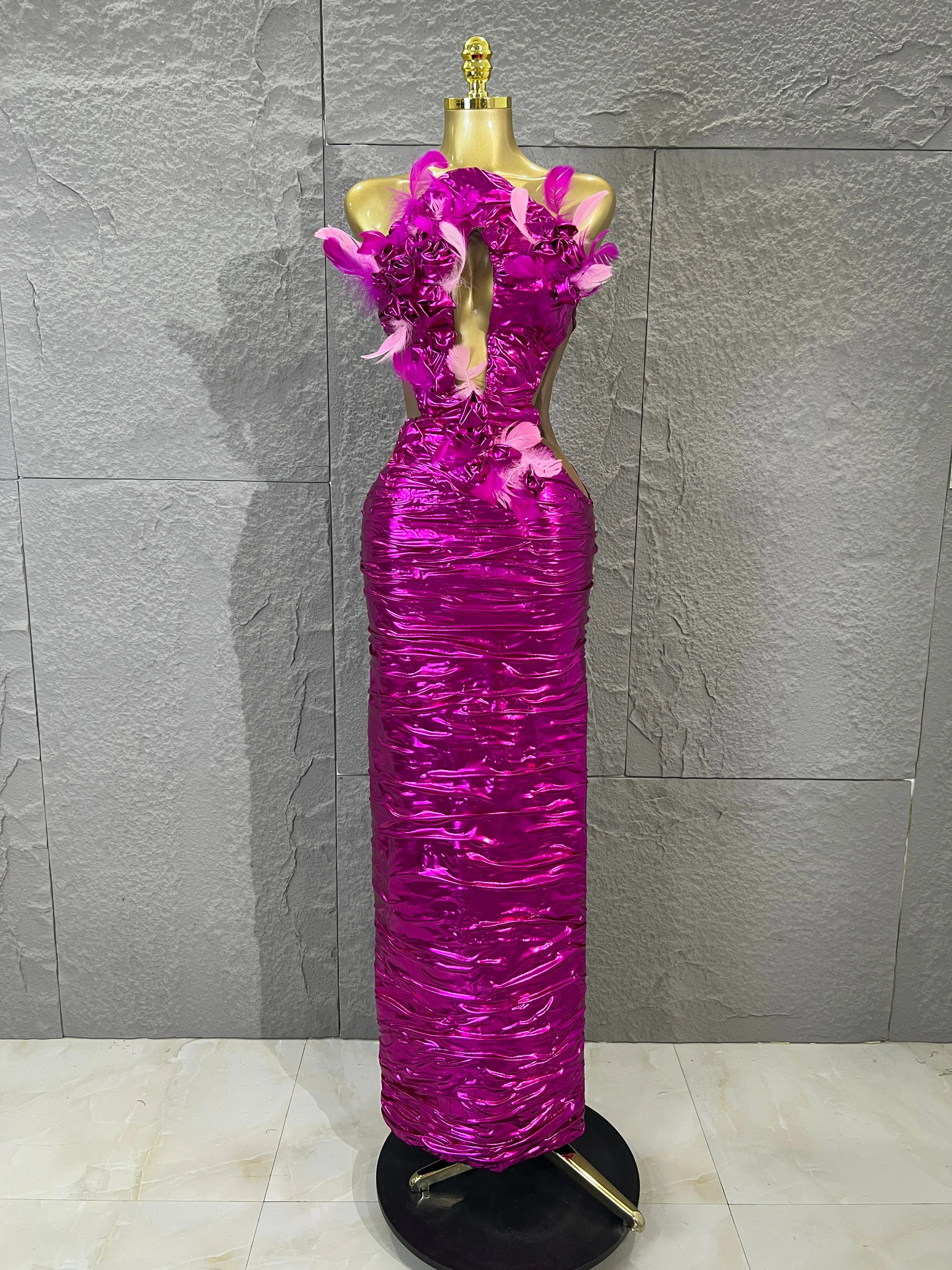 Vestido Largo Fucsia de Alta Gama con Plumas y Flores, Vestido Largo con Recortes para Mujer, Traje para Noche de Gala, Baile de Graduación, Carnaval, Actuación en Escenario