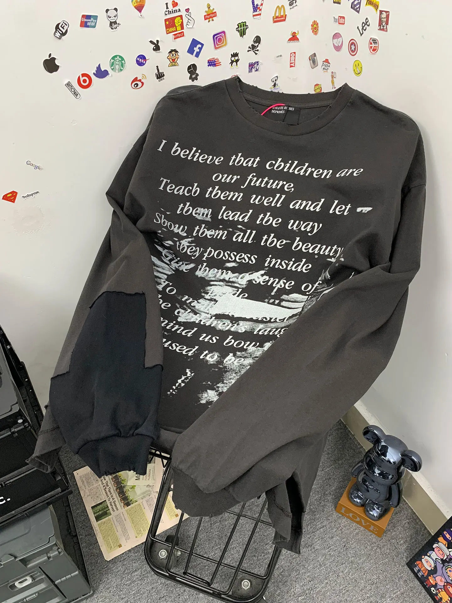 Washed Long Sleeve T-Shirt Letter Print Distressed Hem Loose Fit Cotton Casual Style for Men Breathable round Neck Top