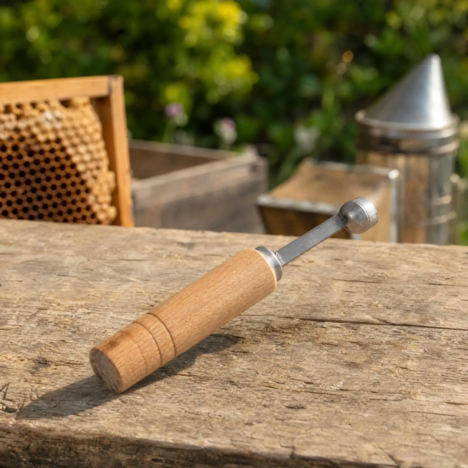 Beekeeping Frame Cutter Tool for Queen Rearing with Wood Metal Construction and Grooved Grip