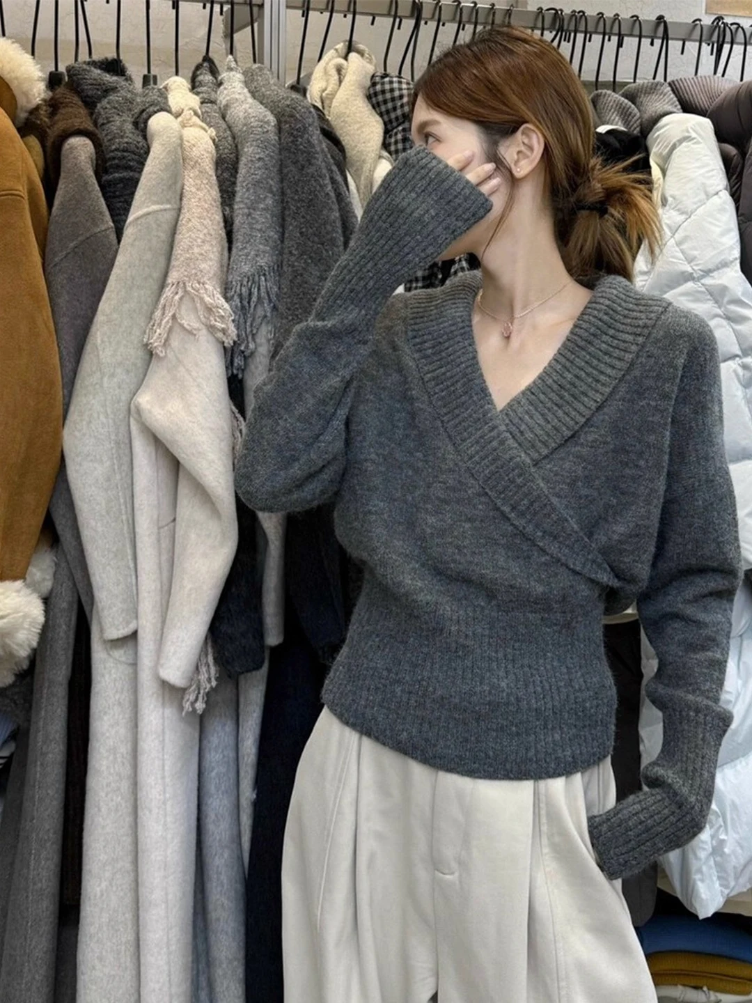 Gray V-Neck Cross Design Knitted Sweater Women's Fashion Slim Fit Autumn New Style Korean Version Waist-Cinching Top