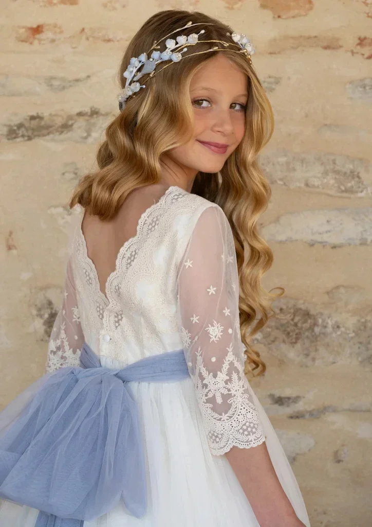 فساتين فتاة الزهور من التول لحفلات الزفاف بدون ظهر مزينة بالدانتيل على شكل زهور أنيقة للأطفال Quinceanera فستان التواصل الأول حسب الطلب