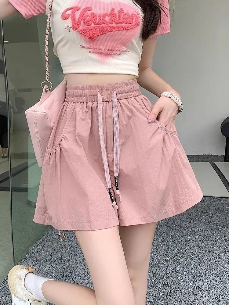 

Быстросохнущие спортивные шорты для работы 2026: Новинка, летние, свободного кроя, с высокой талией, удлиняющие ноги, в стиле лоундж для модных женщин