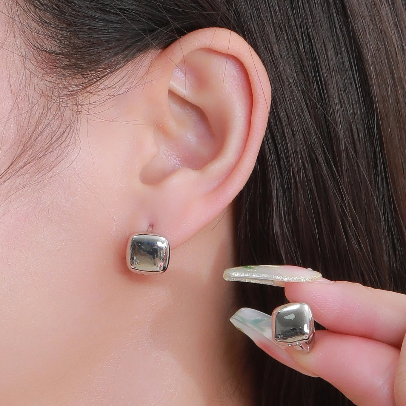 Women's Geometric Square Ear Clips - Gold Silver Metallic Cold Style Minimalist Earrings