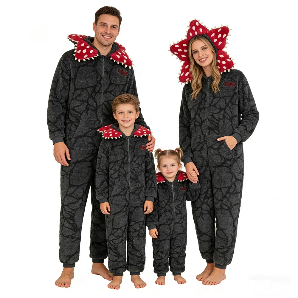 

Рождественская пижама «Очень странный» с дизайном растений Демогоргона — комбинезон для взрослых с уютной фланелевой тканью, идеально подходит для праздничных вечеринок