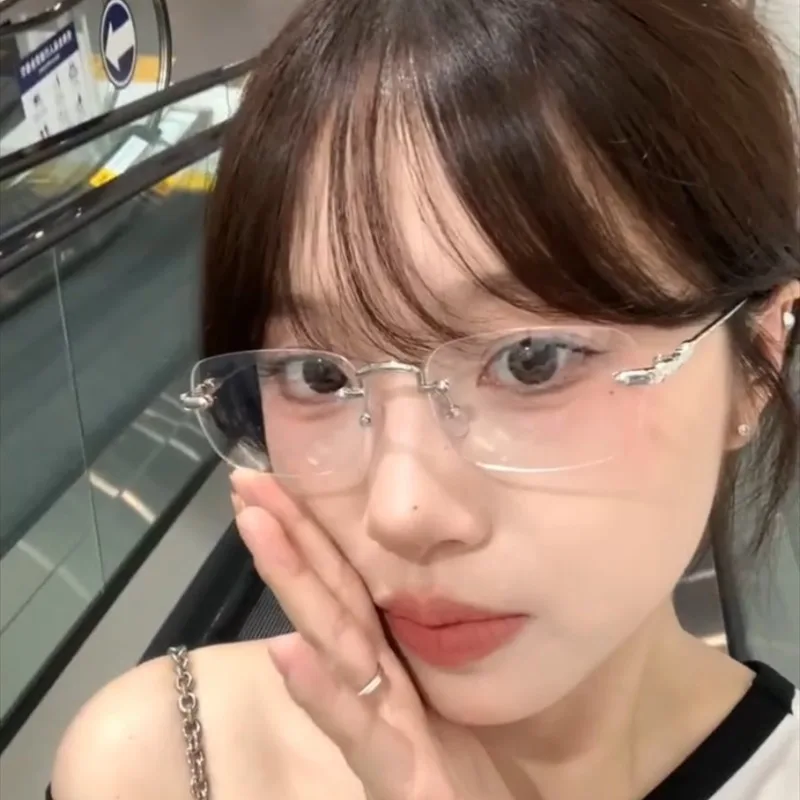 

Retro Square Glasses Gold Lightweight Metal Frame Eyewear for Women Girls Fashion Anti Blue Glasses Len Plain Optical Eyeglasses