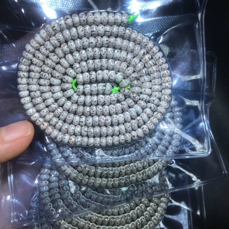 Hainan Star Moon Bodhi 5*3mm, 228 pieces 4*6mm