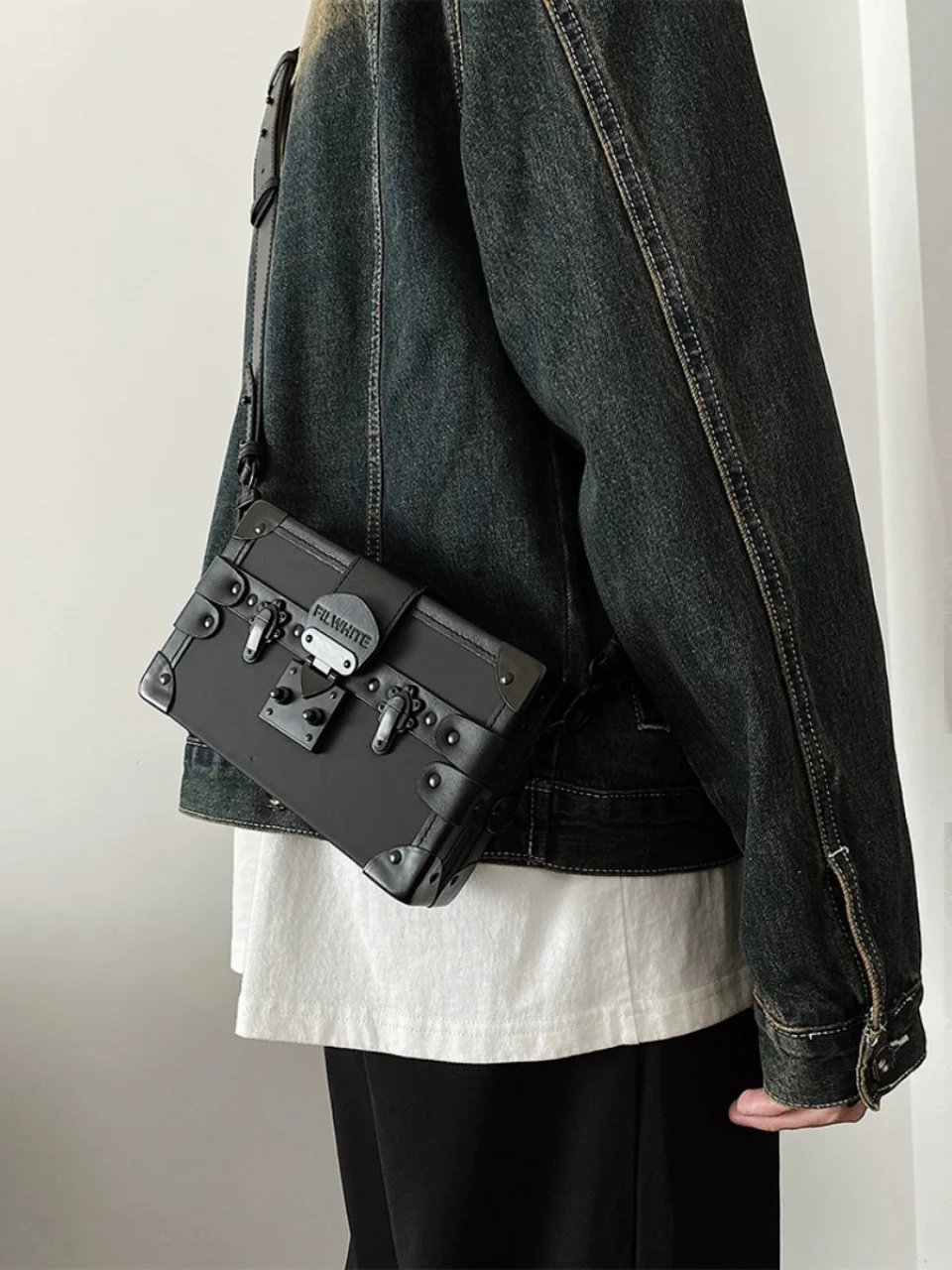 Street Style Lock Buckle Box Bag Men's Fashionable Casual Crossbody Bag Versatile Neutral Style Small Square Bag for Youth