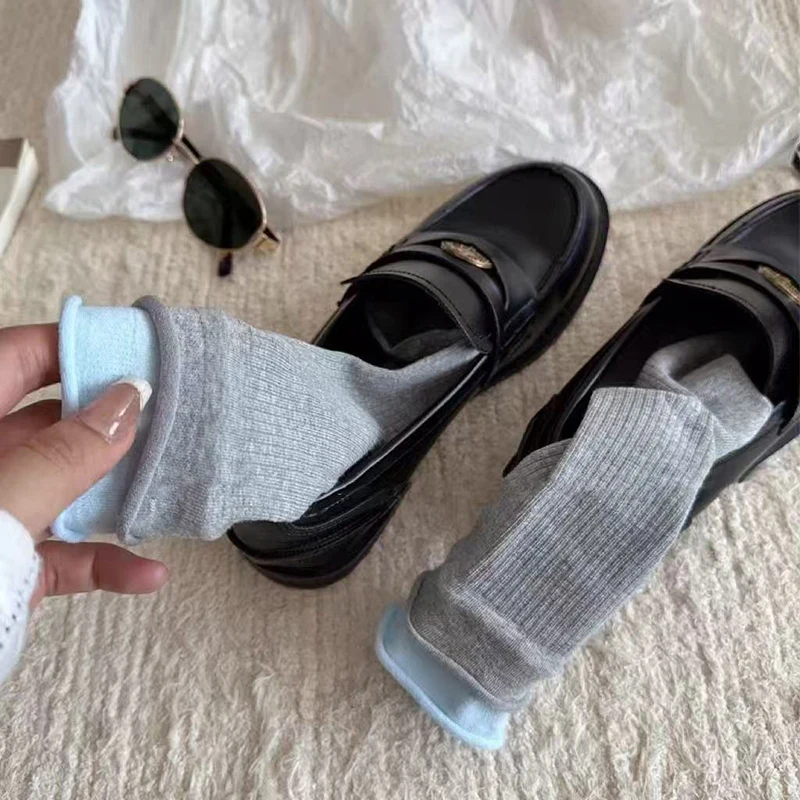 1/4 زوج الخريف الشتاء رمادي أزرق منتصف جوارب أنبوبية النسخة الكورية المألوف توالت حافة المشارب لينة مريحة الجوارب غير رسمية