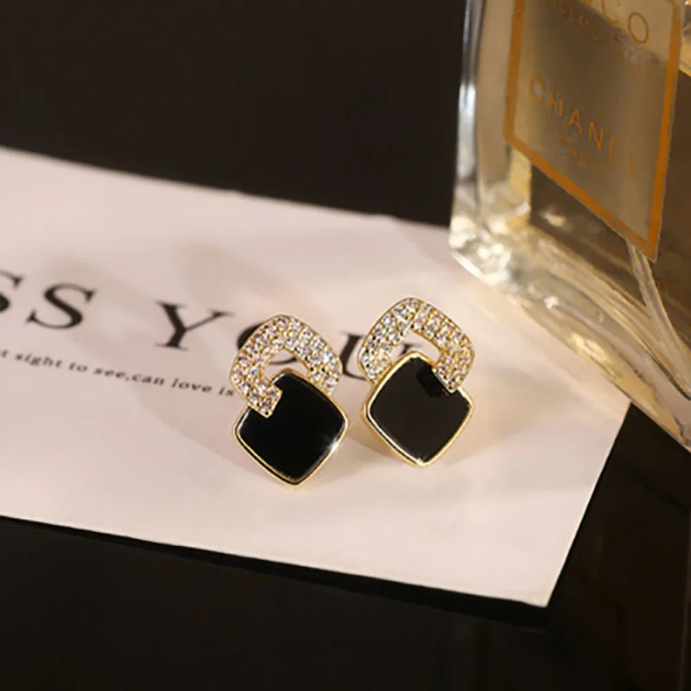 2024 New Trendy Geometric Square Black Crystal Stud Earrings for Women Charm High Sense Zircon Korean Earrings Luxury Jewelry