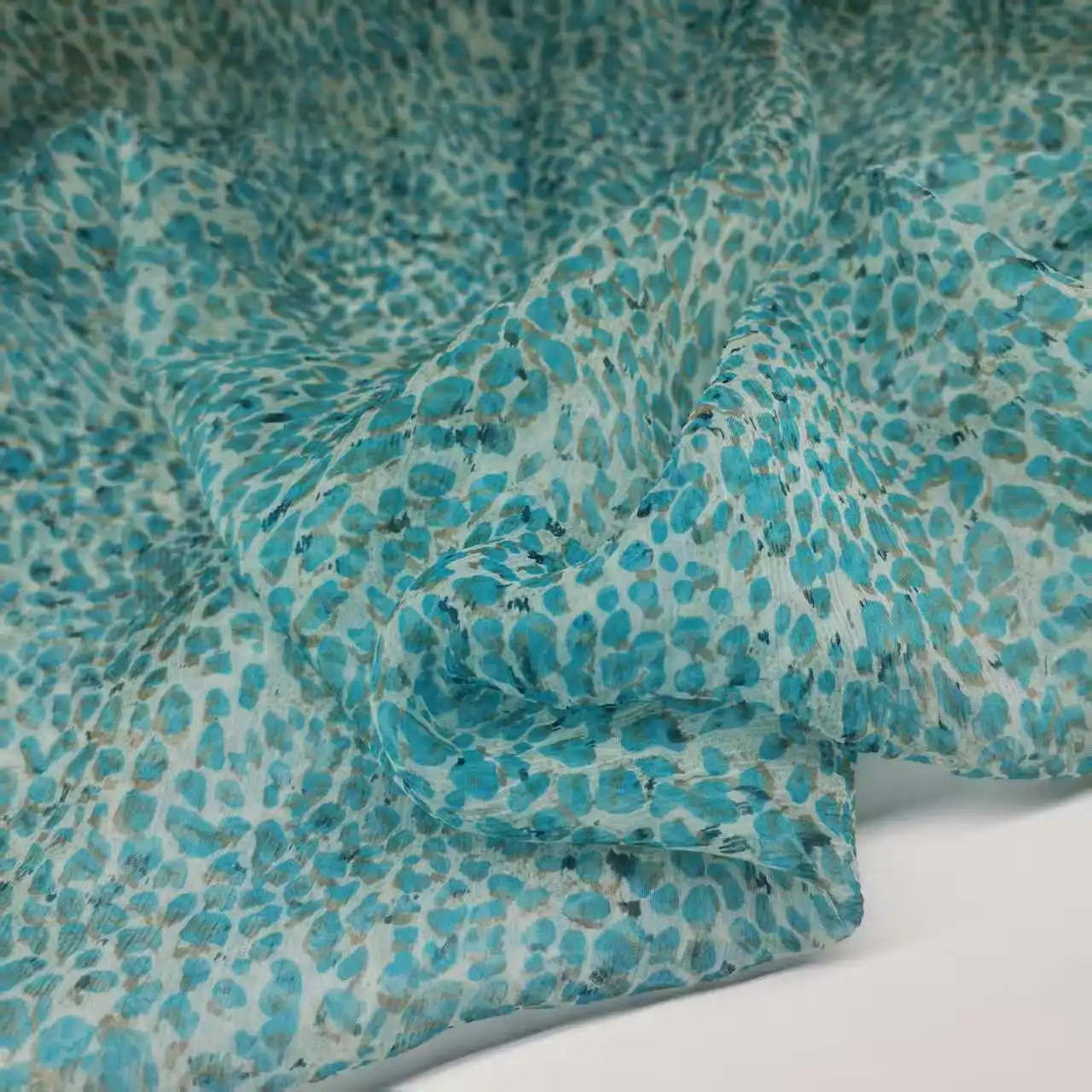 Fashion Animal Print Thin 100% Silk Crepe Fabric Leopard Georgette Breathable Sewing Scarf Material