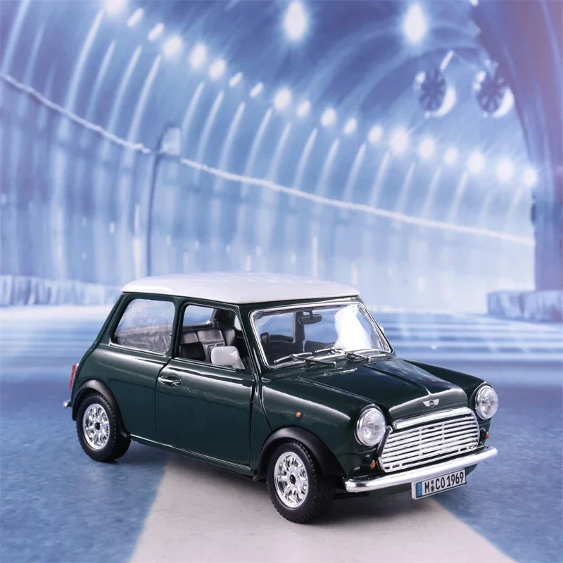 Bburago 1:24 1969 Mini Cooper High Simulation Diecast Car Metal Alloy Model Car Children\'s toys collection gifts B849