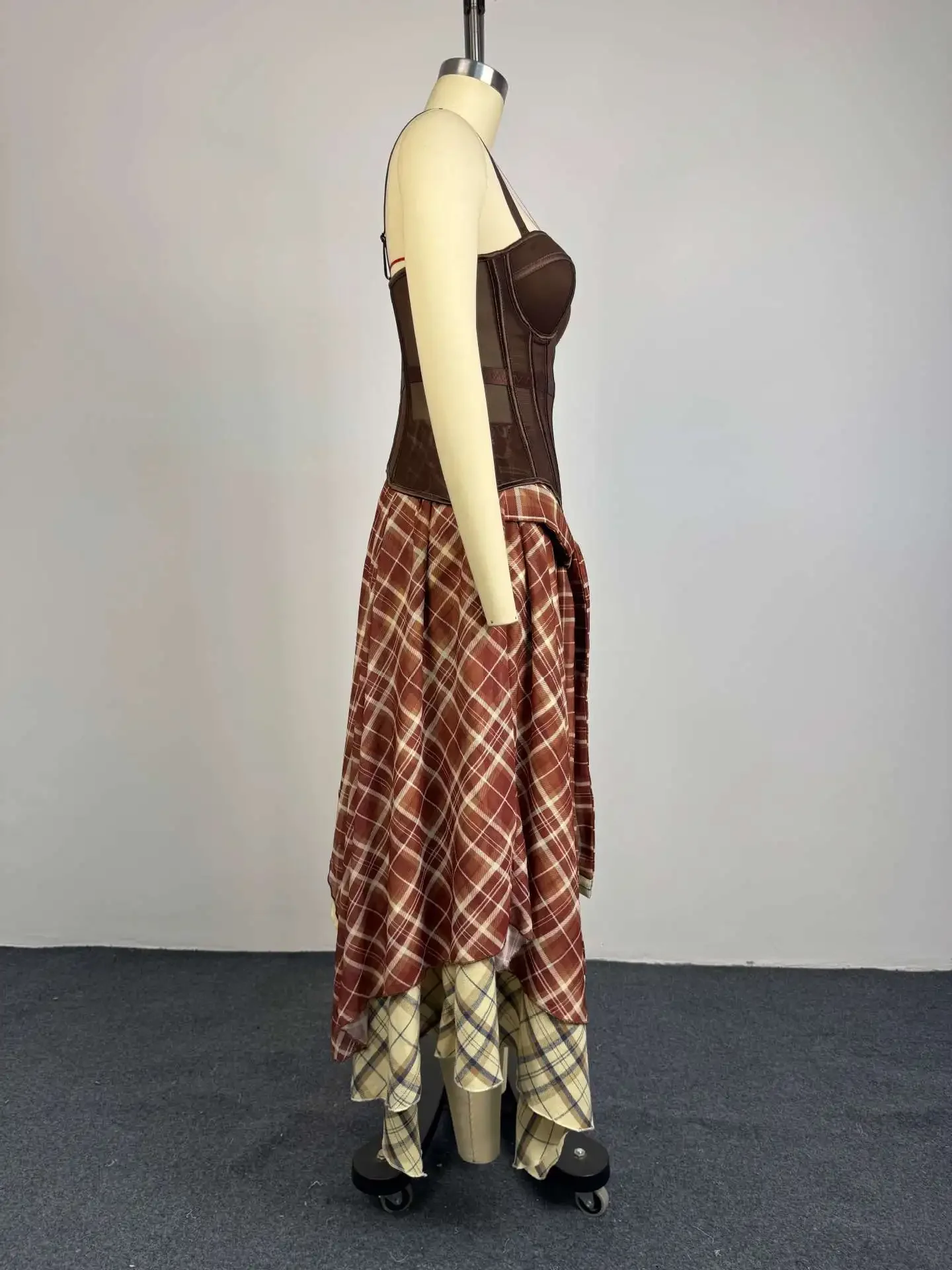Sommerliches 2-teiliges Outfit-Set für Damen: Vintage-Karo-Midirock mit hoher Taille, schmaler Passform und unregelmäßigem Saum, passendes Casual-Rock-Set – Detail 3