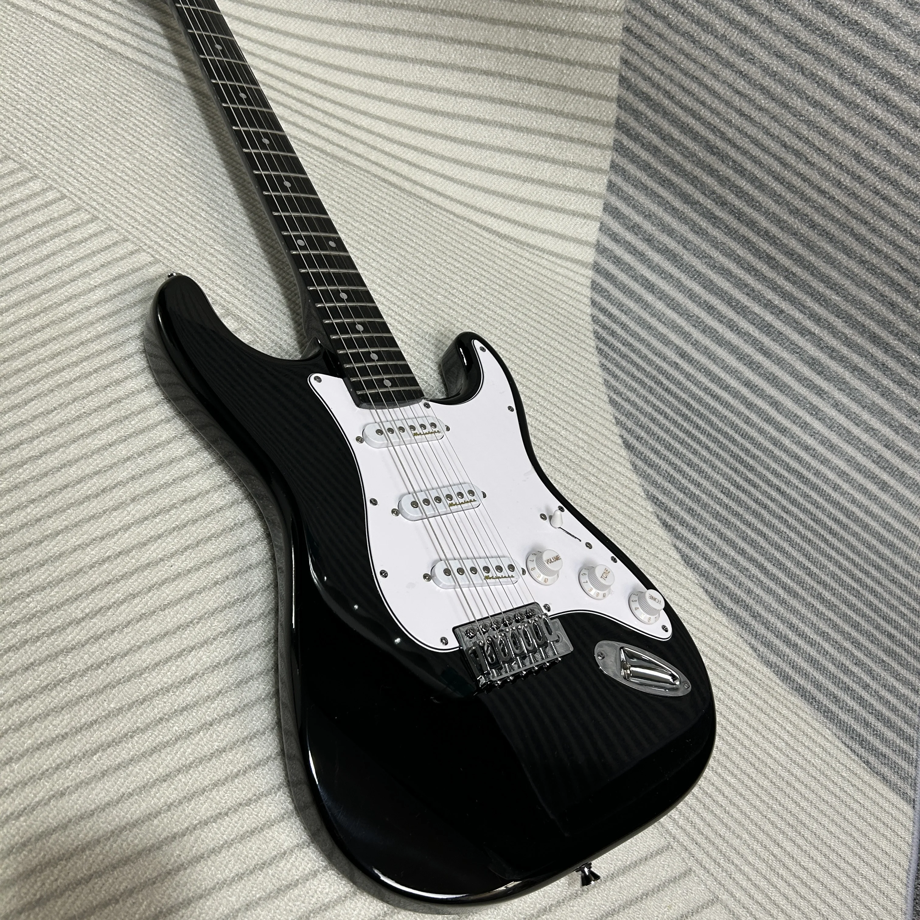 جيتار كهربائي عالي الجودة باللون الأسود ST من خشب الورد ولوحة أصابع SSS التقاطات لعشاق الموسيقى مناسبة لعروض الفرقة المباشرة #4