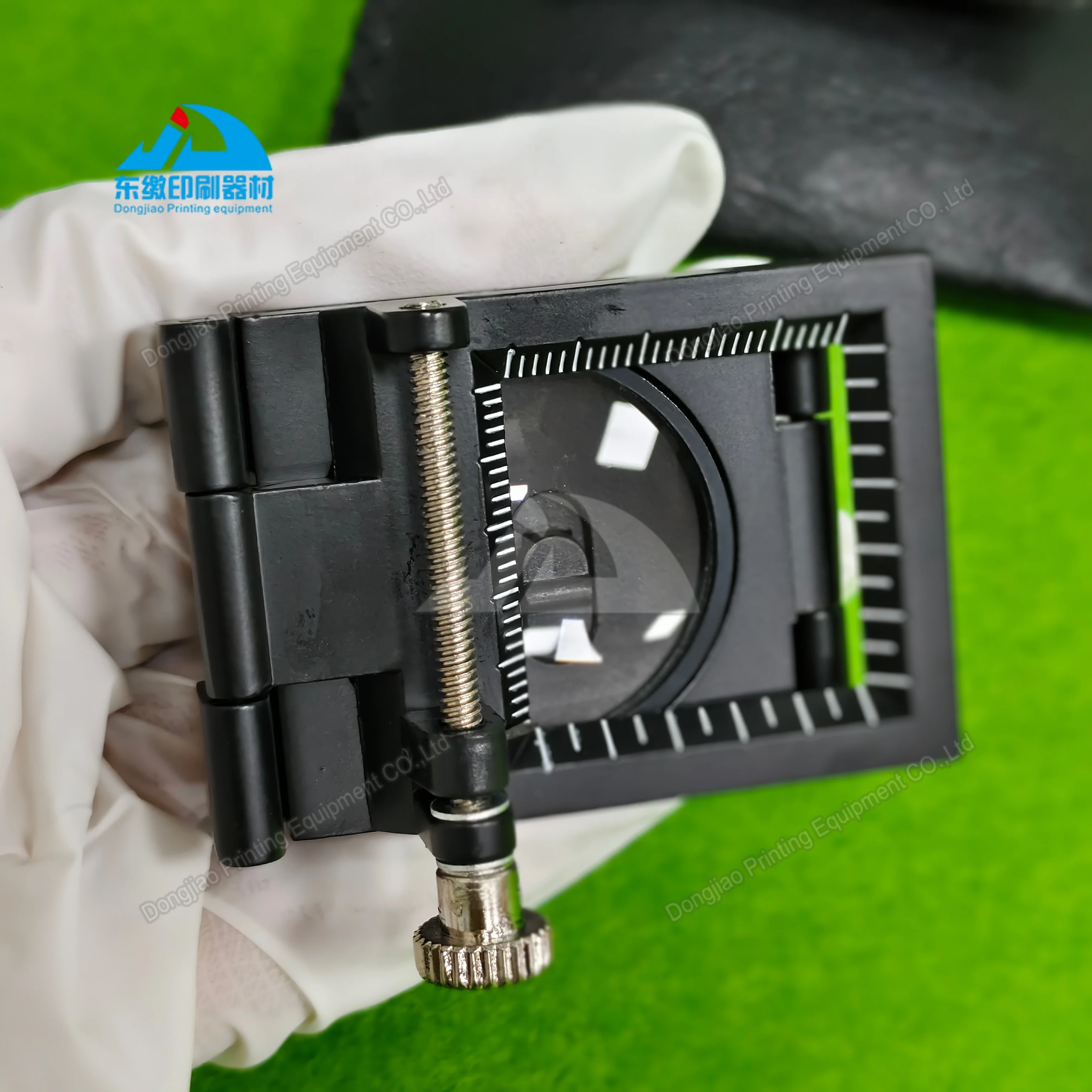 

Цельное увеличительное стекло хорошего качества, 60-кратное увеличение с лампой