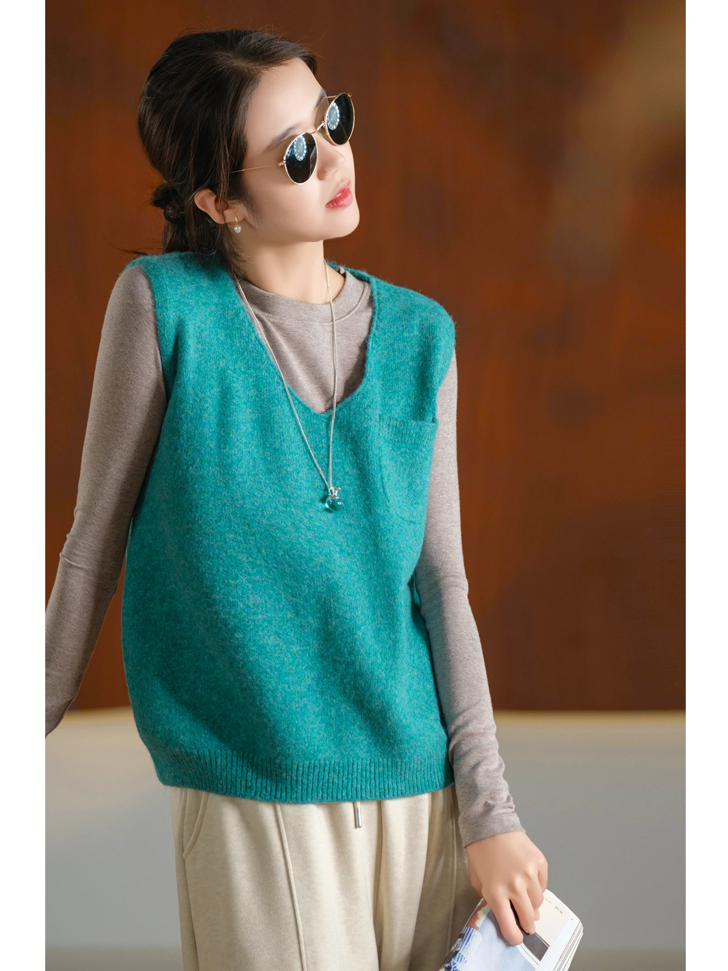 Wearable Artistic Knitted Wool Blend Vest V-Neck Multi-Color Cuffed Neckline Layering Piece Elegant Style Regular Fit
