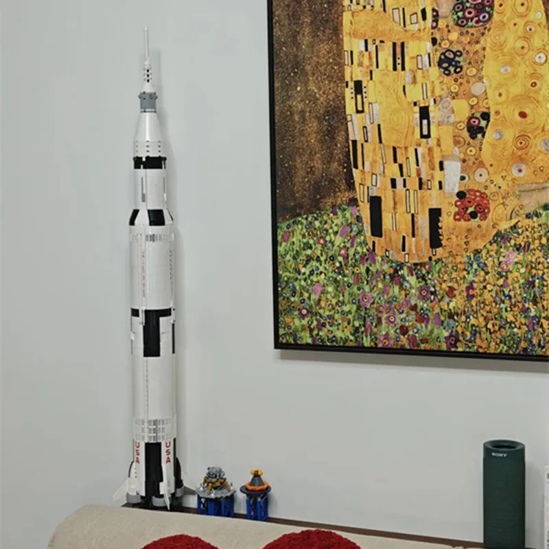 

1969 pieces Apollo Saturn 5 Model Building Blocks Space Rocket Series Set Assembled Toys Children's Educational Birthday Gifts