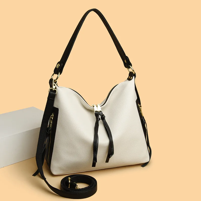 

Large Capacity Single Shoulder Underarm Women's Bag Contrasting Colors Niche High Sense 2025 Autumn and Winter Commuter Tote Bag