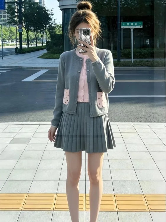 Ladies Early Autumn Knitted Sweater Coat And Skirt Set Fake Two-Piece Lazy Style Anti-Aging Fashion Outerwear And Innerwear