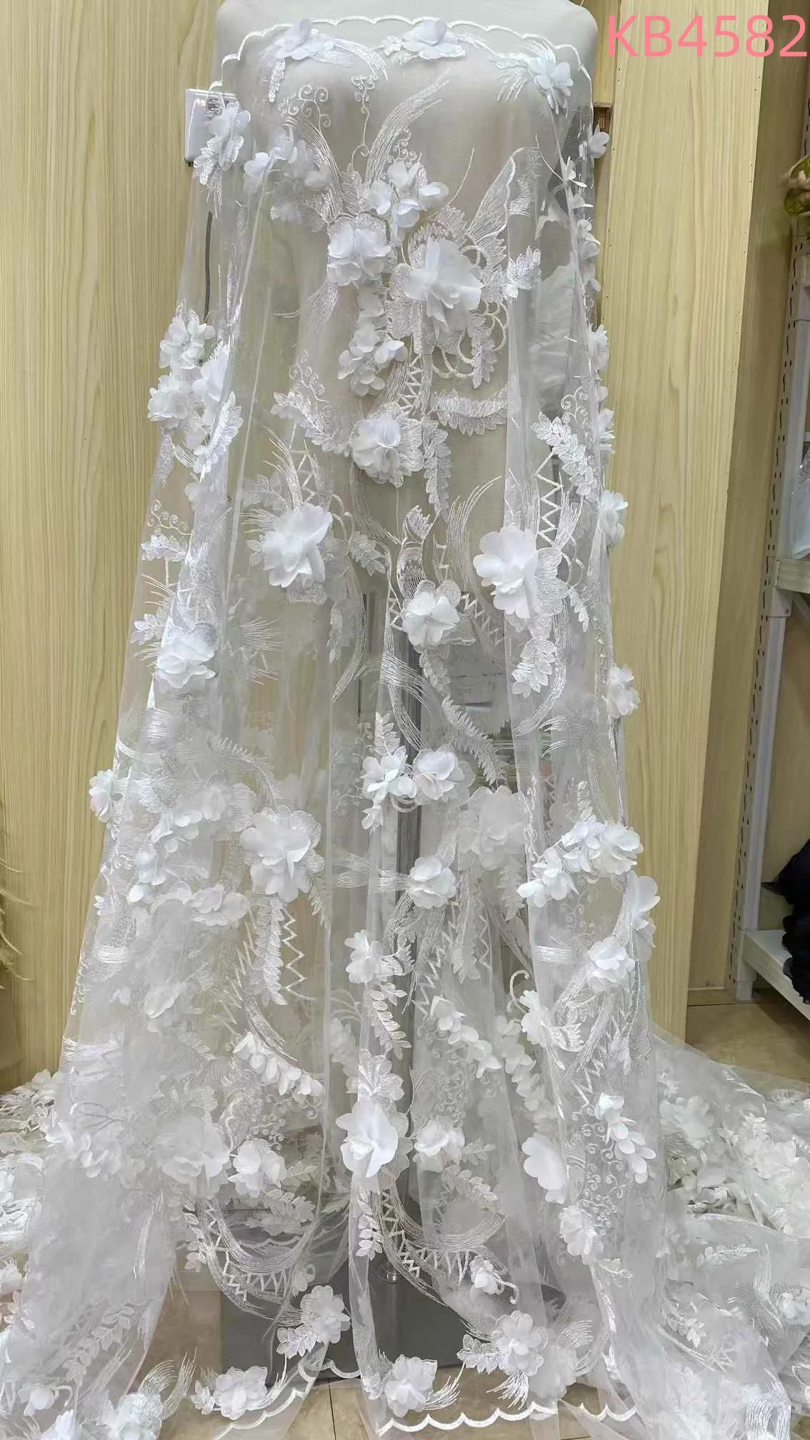 2025 3d Bunga Renda Kain Manik-manik Renda Bordir Nigeria Gaun Pesta Pernikahan Afrika 3d Bunga Tulle Renda untuk Jahit KB4582