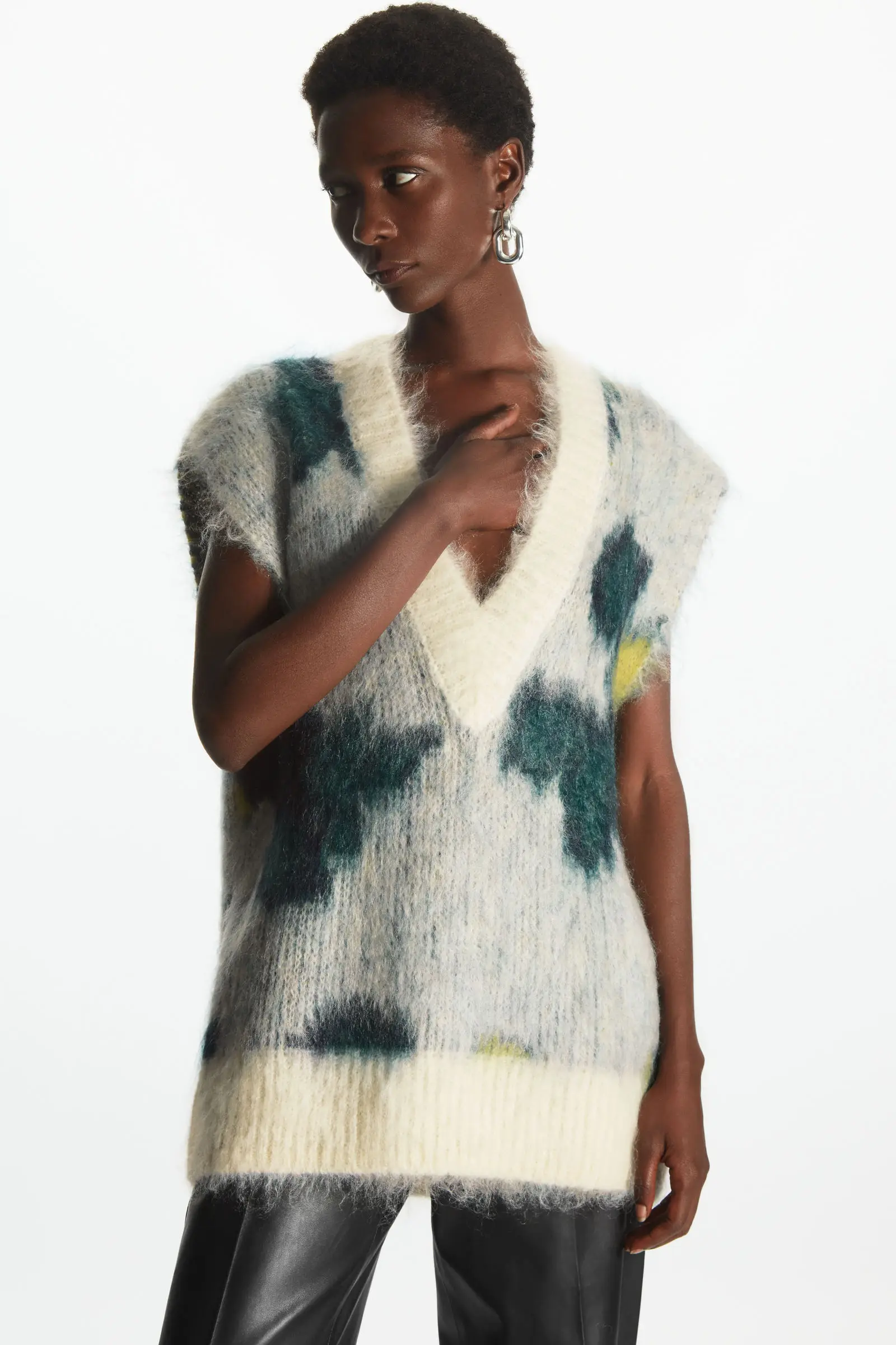 

Ethereal MD 2025 YAZHIMEI winter new style of Women's fashionable and casual V-neck wool and mohair blend knitted vest