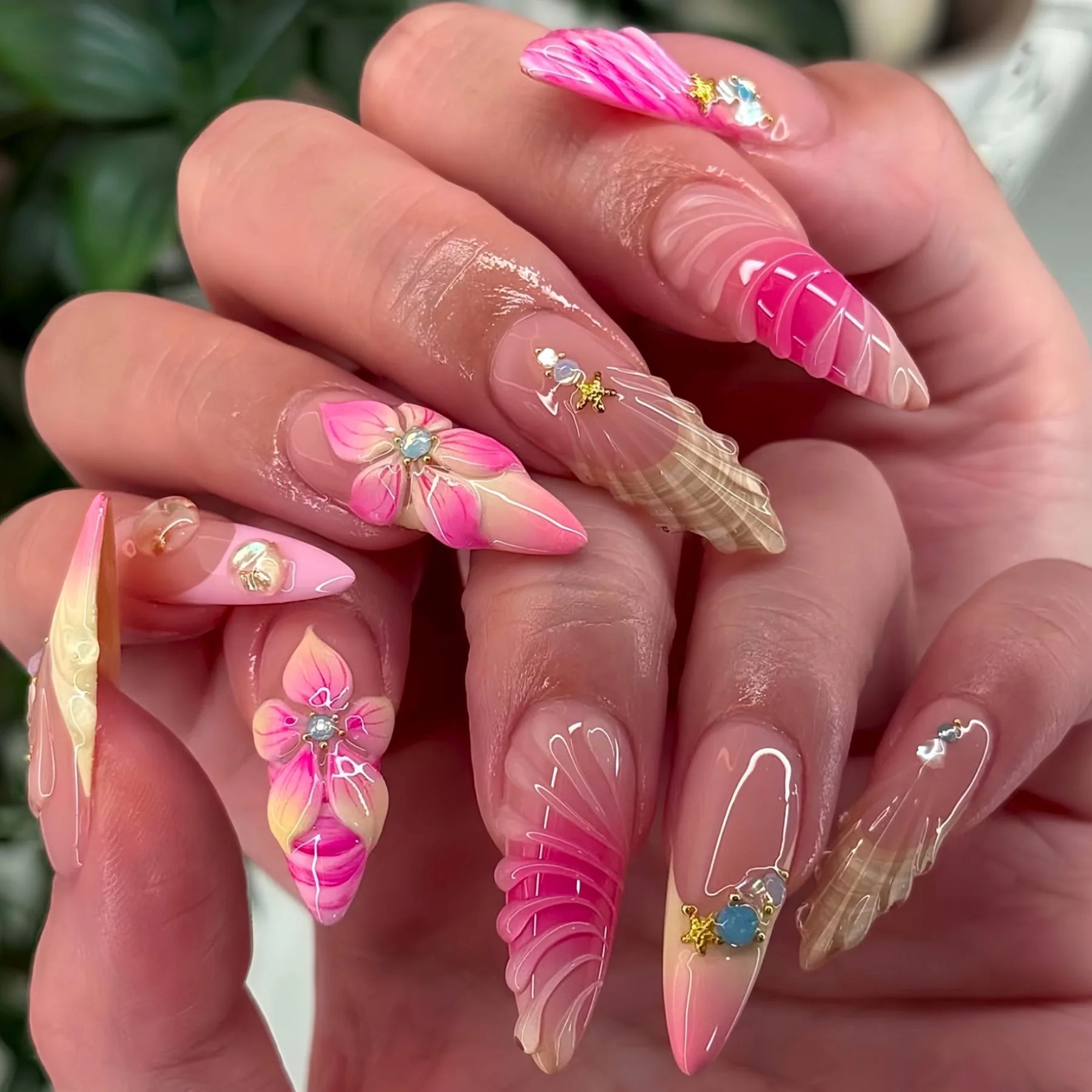 

24PCS Spice Girls False Nails Sweet Pink Blush 3D Shell Flowers French with Diamonds Press on Nails Full Cover Wearable Manicure