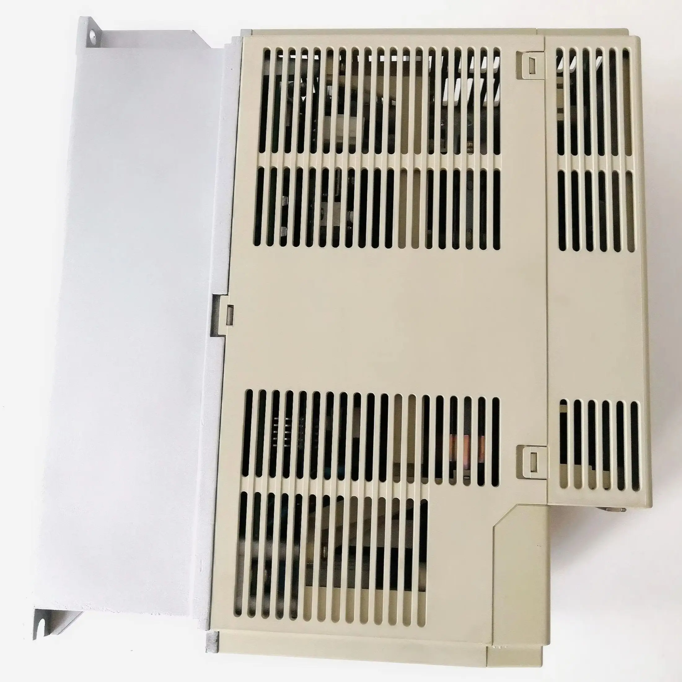 

SGDB-15ADG Brand new Servo Drive Fast shipping，In Stock，SGDB 15ADG