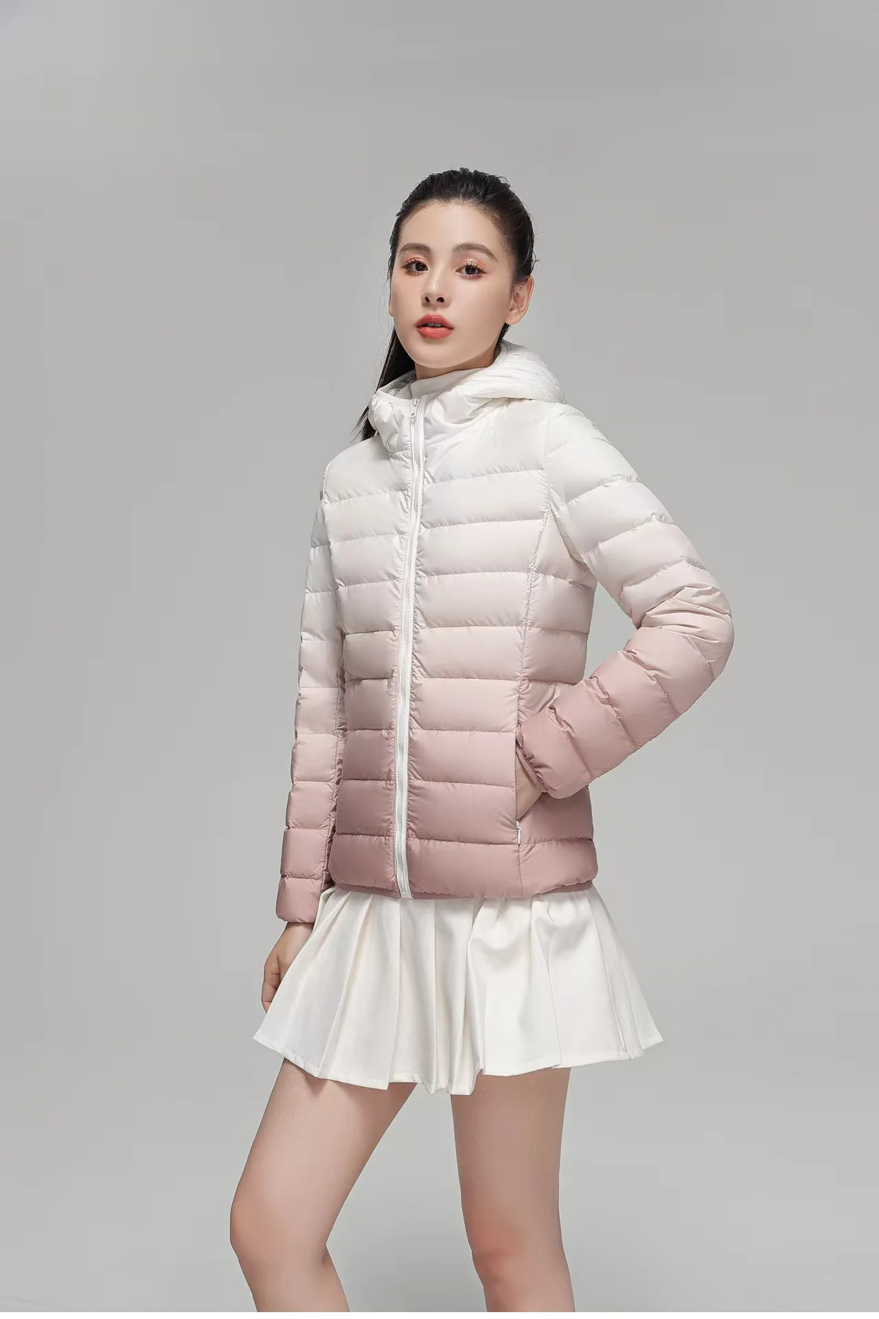 Donsjack voor dames Lichtgewicht donsjack Korte capuchon Witte eendendons Winterjas Gradiëntkleur, zacht en warm
