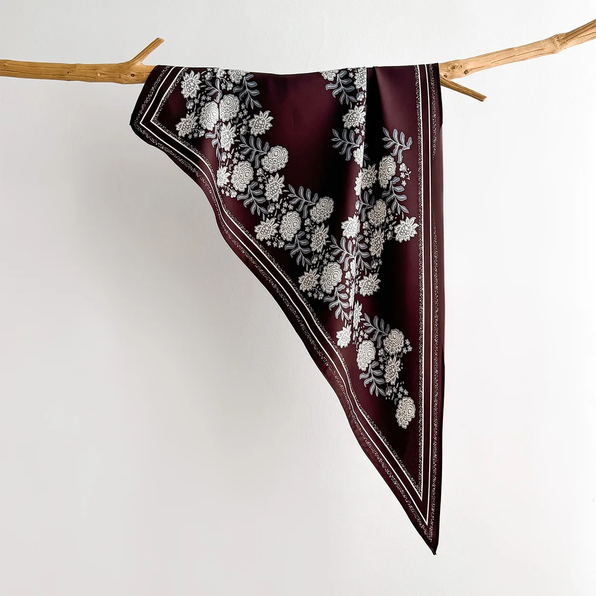 

Designer Triangular Scarf Women Silk Feeling Satin Head Scarf Ladies Neck Kerchief Print Hair Bandana Shawl Wrap Foulard Lady