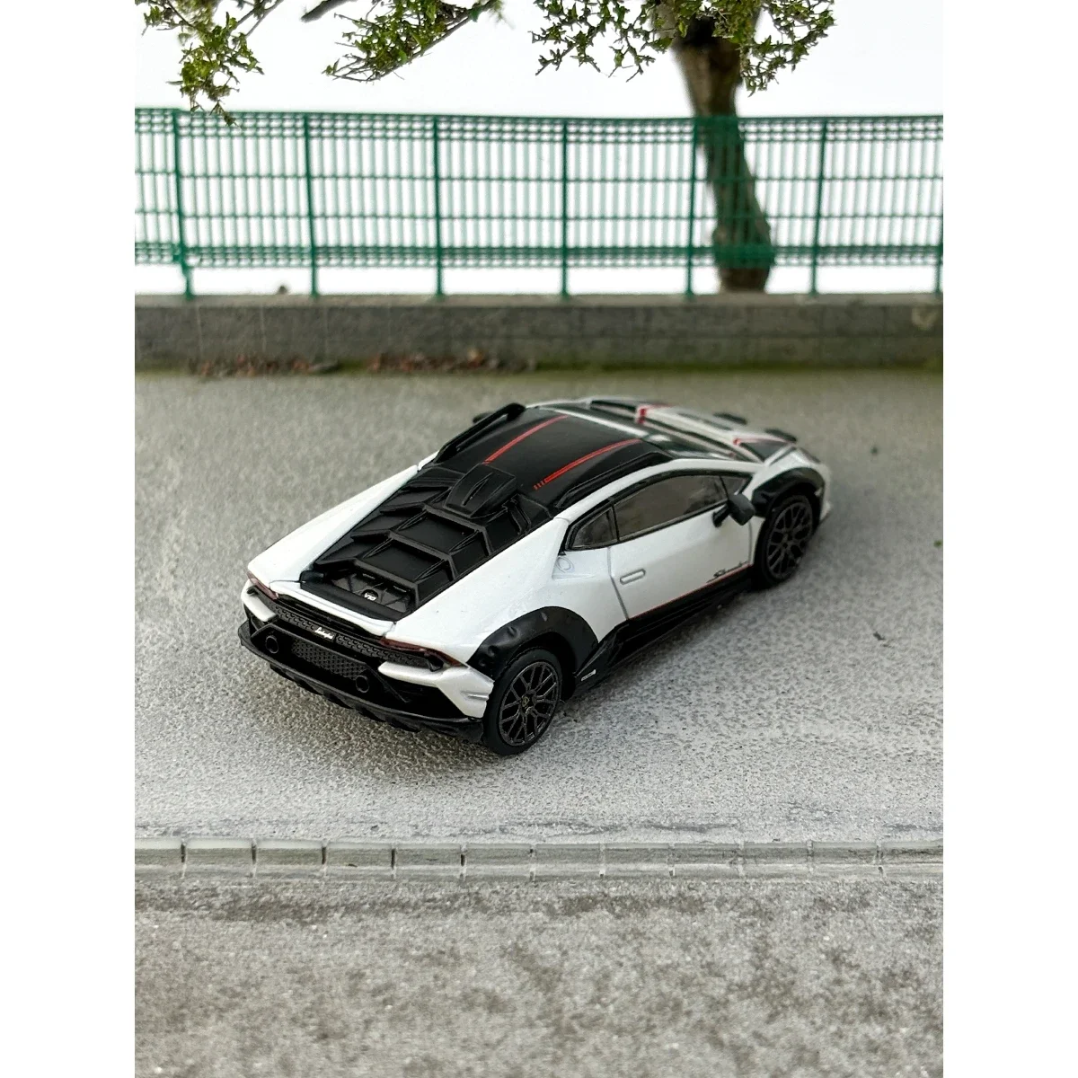 متوفر ميني جي تي 1:64 # 763 لامبورغينيكس هوراكانكس ستراتو مافريك 63 # سبيكة