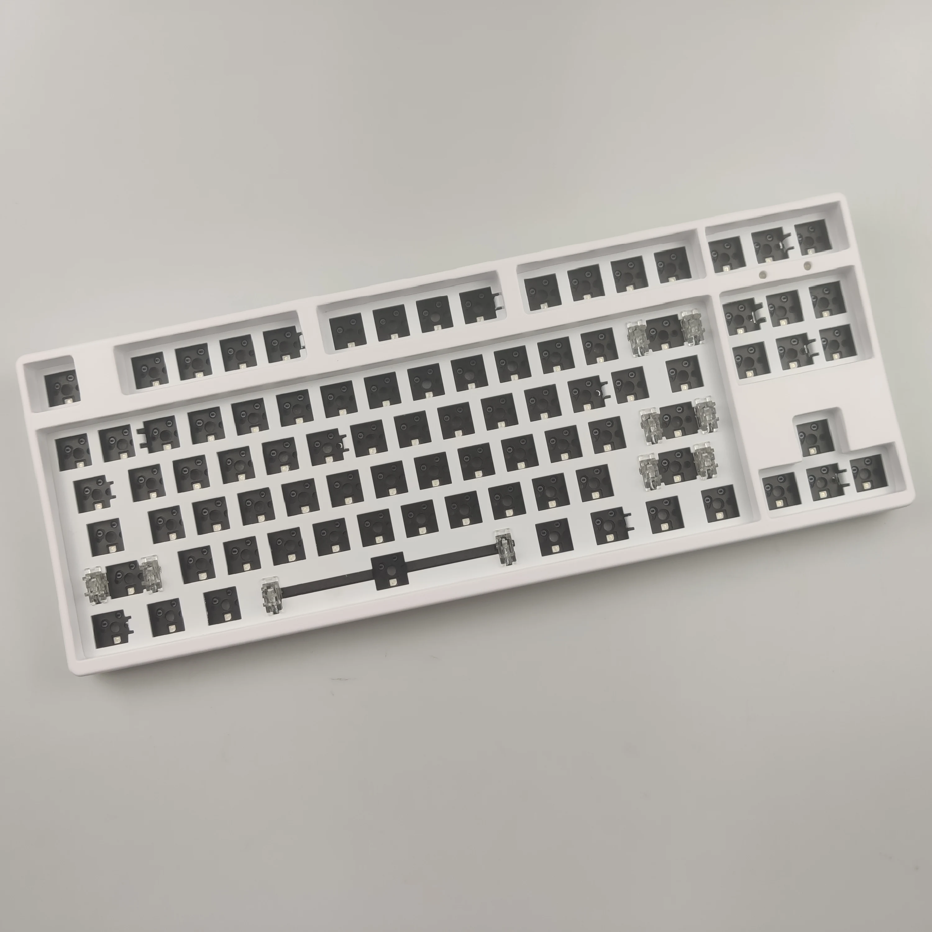 Imagem -02 - Rgb Branco Hotswap Mecânico Teclado Kit Tkl Jogo Teclados Bluetooth 87 Hot Swappable