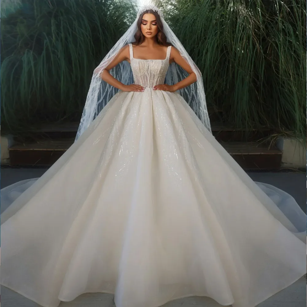 Maßgeschneidertes Luxus-Ballkleid-Hochzeitskleid mit glänzender Spitze, zarte Pailletten, Perlen verziert, quadratischer Kragen, Brautkleider