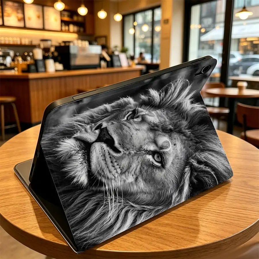With Pencil Holder Case for Apple iPad 10th 7/8/9th Air 11 13 M4 M3 M2 A16 2026 Pro11 13 Air 4/5/6th Crown Lion