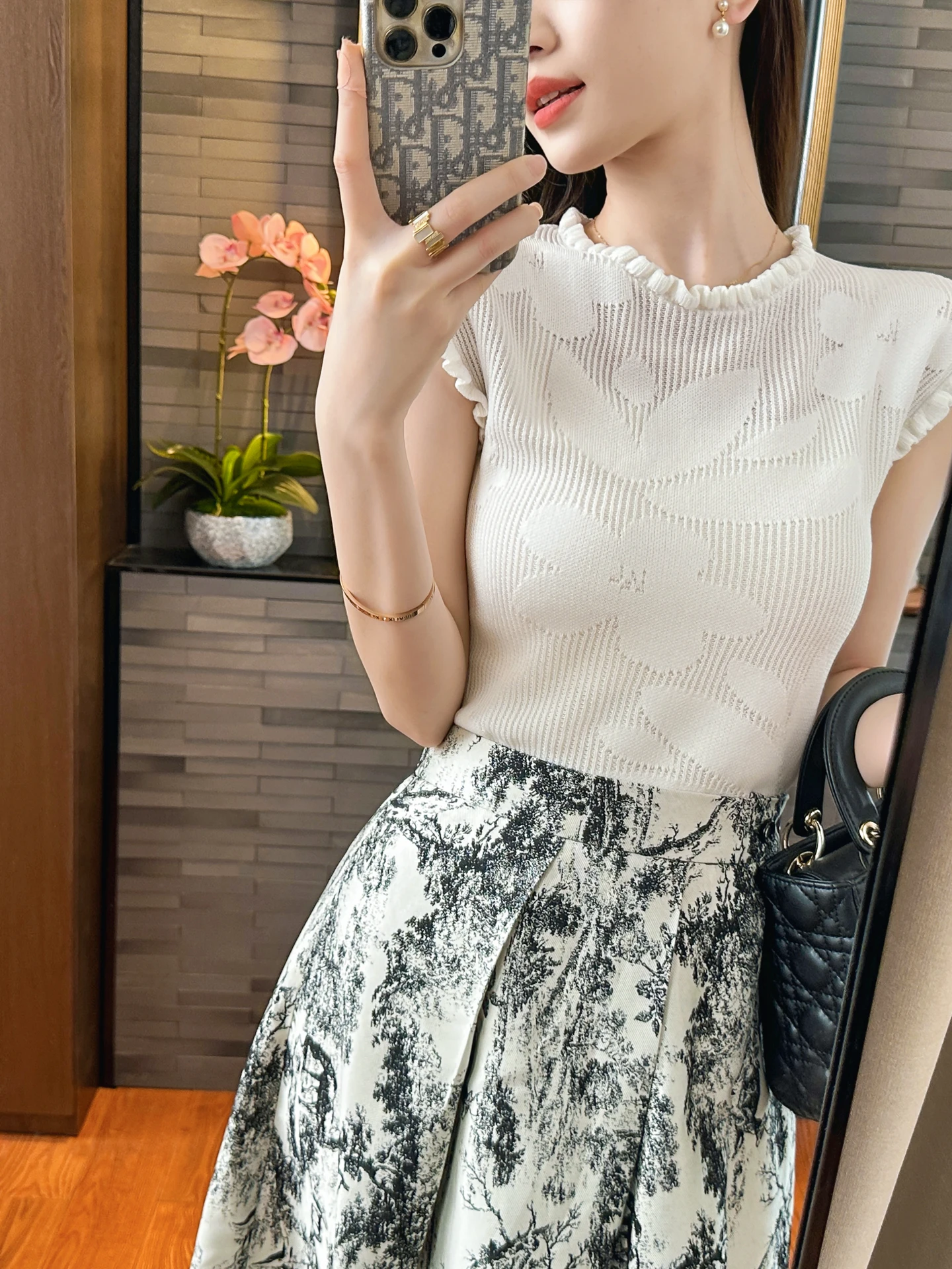 

Красивая белая женская футболка для офиса, для поездок на работу, с круглым вырезом, из тонкого материала, однотонная, летняя, для женщин