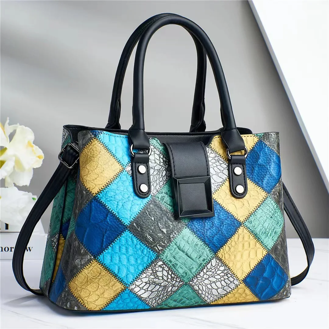 Fashionable Shoulder Bag for Women with Large Capacity and Professional Appearance for Business Gatherings