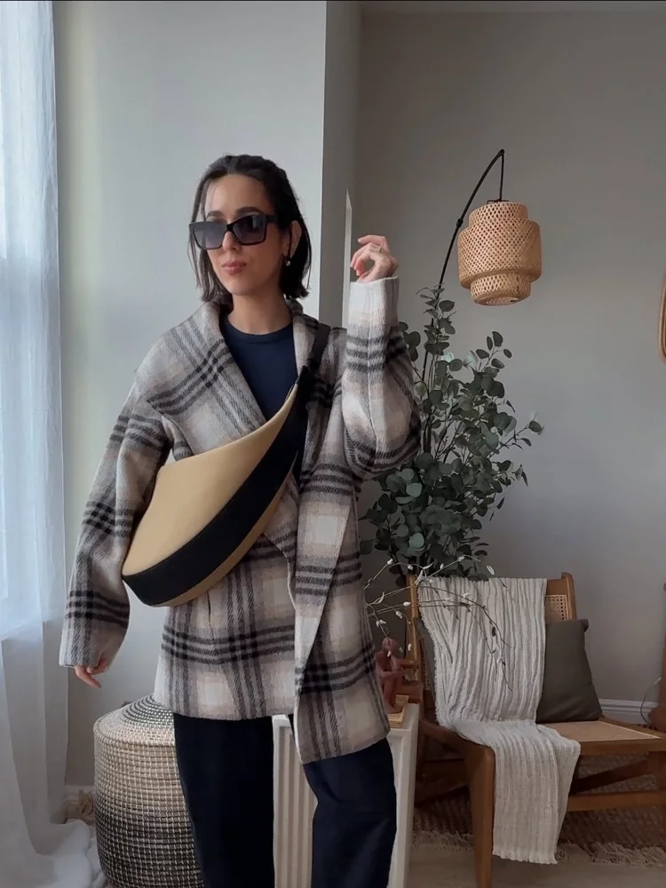 

Women Casual Plaid Woolen Short Coat Fashion Lapel V-neck Long Sleeve Pockets Loose Coats 2025 Lady Winter Street Warm Jacket