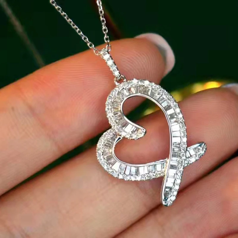 

AU750 18K Gold Women Pendants 0.6 Carat Natural Diamond Accented Heart Style Engagement Wedding Fine Jewelry