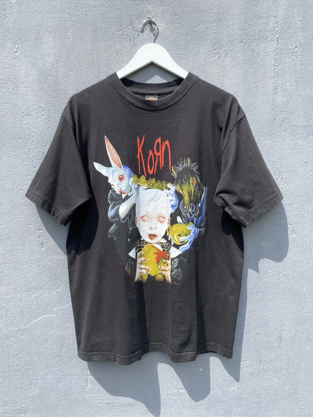 Винтажная футболка с надписью Korn 2000s, с другой стороны