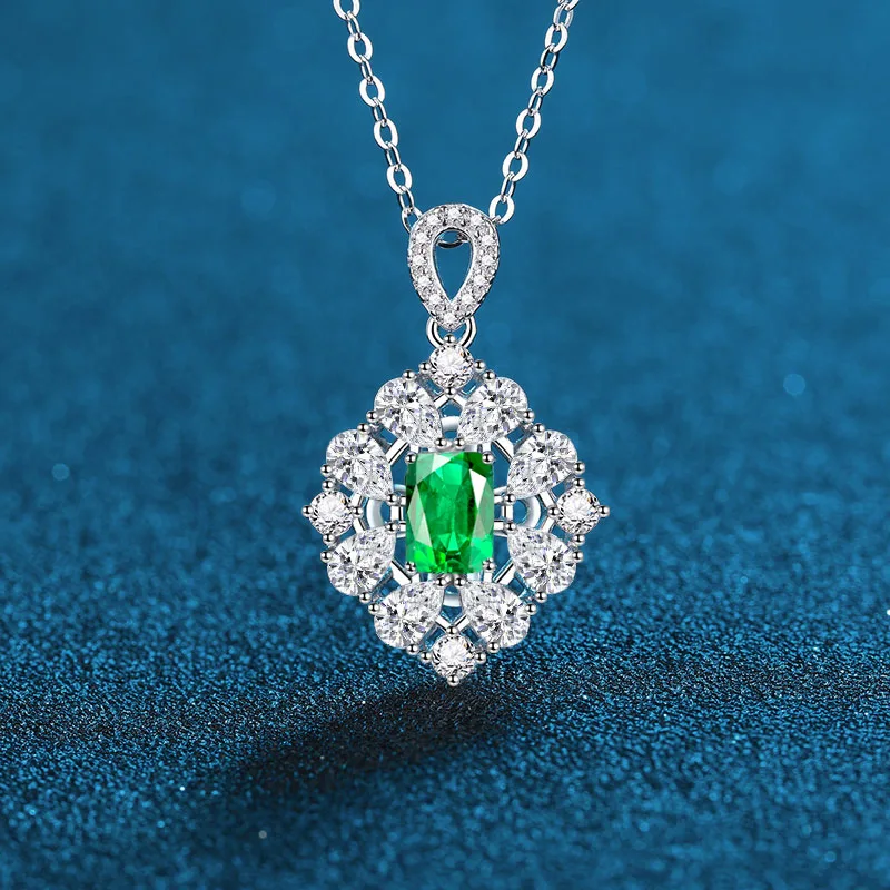 

PT950 Platinum Artificially Cultivated Gemstone Blue Red Emerald Necklace Inlaid with Teardrop Stone Simple Collarbone Chain