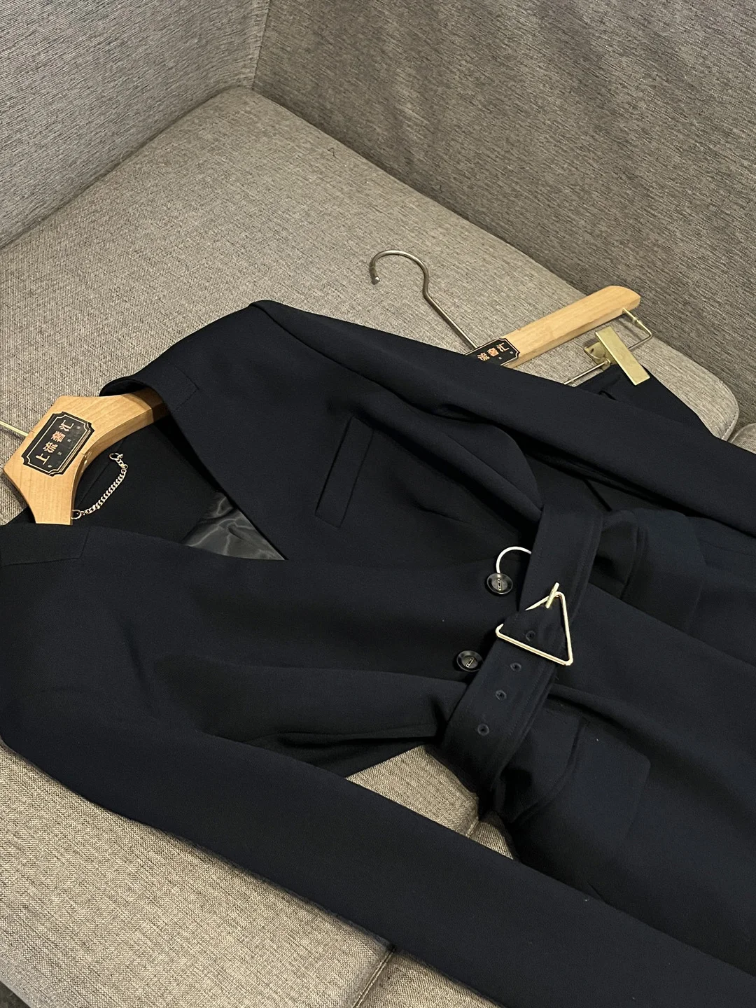 

Новый зимний женский облегающий костюм, комплект для поездок на работу, расклешенные брюки с завязками на талии, V-Ne, застежка на одной пуговице X43