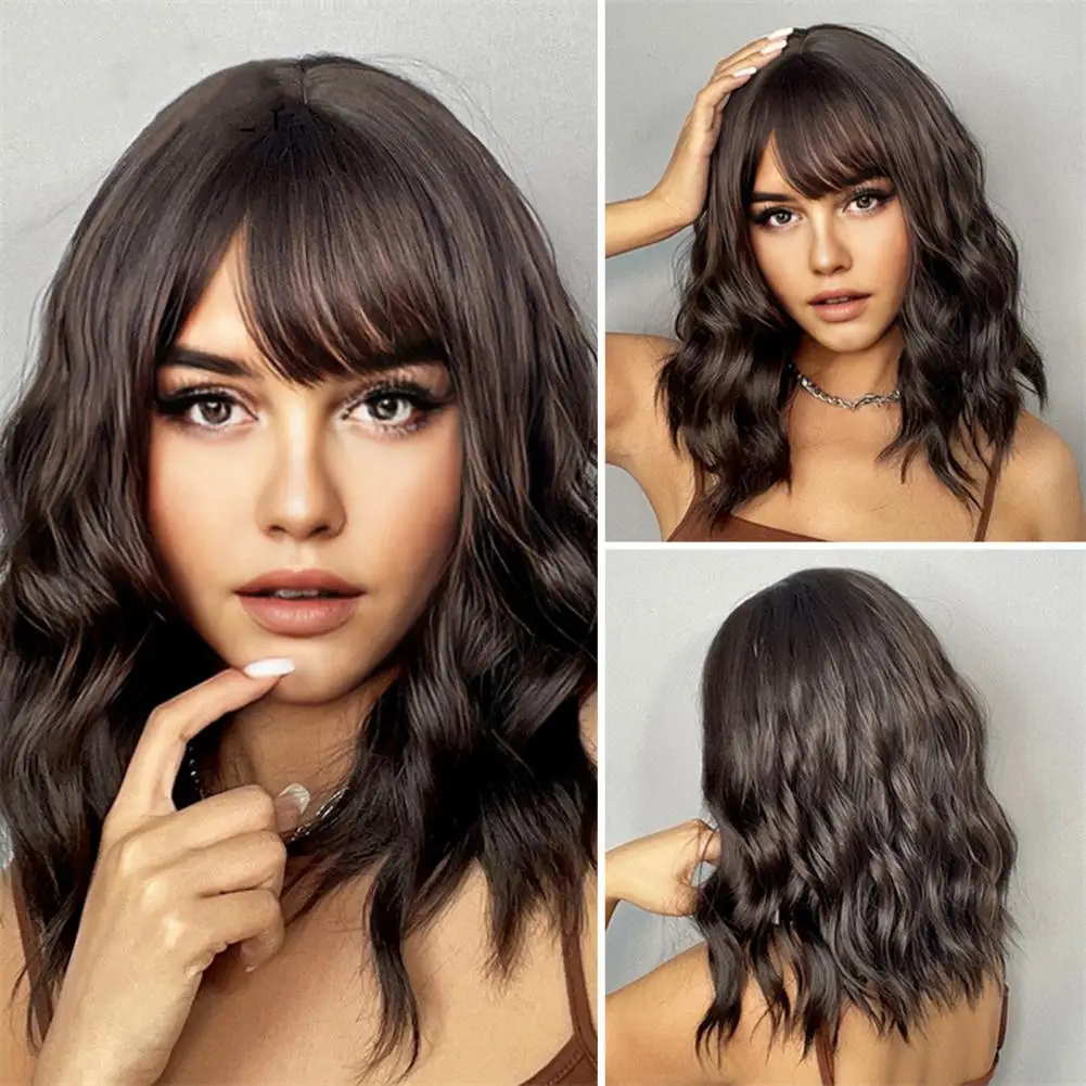 วิกผมสังเคราะห์หยักกับ Bangs สั้น Bob วิกผมสีชมพู Curly Wavy ความยาวไหล่คอสเพลย์วิกผมทุกวันวิกผมสีสัน