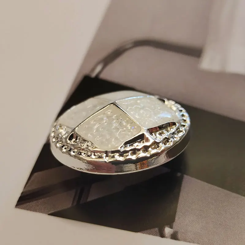 Gitter-Tropföl-Metallknöpfe, hochwertige Handnähen, Schaftknöpfe für schicke Dekor-Mäntel und Trenchcoats, Nähknöpfe, 6 Stück, 18/23 mm – Detail 3