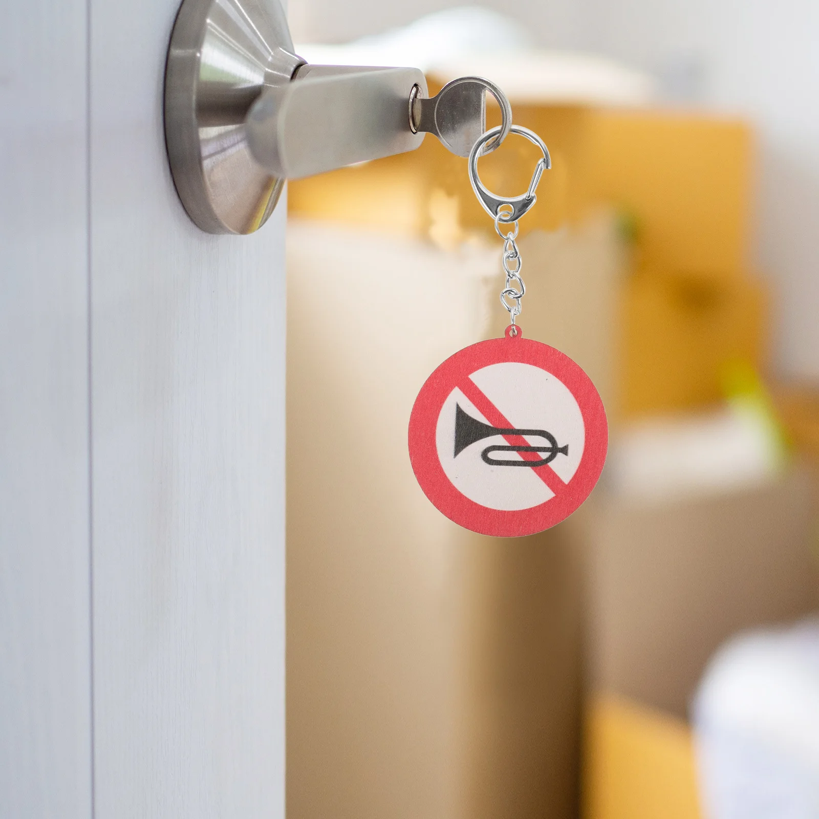 

Traffic Sign Keychain Small Car Rings Wood Purse Hanging nament Man Backpack Pendant Key Decoration Lightweight Portable